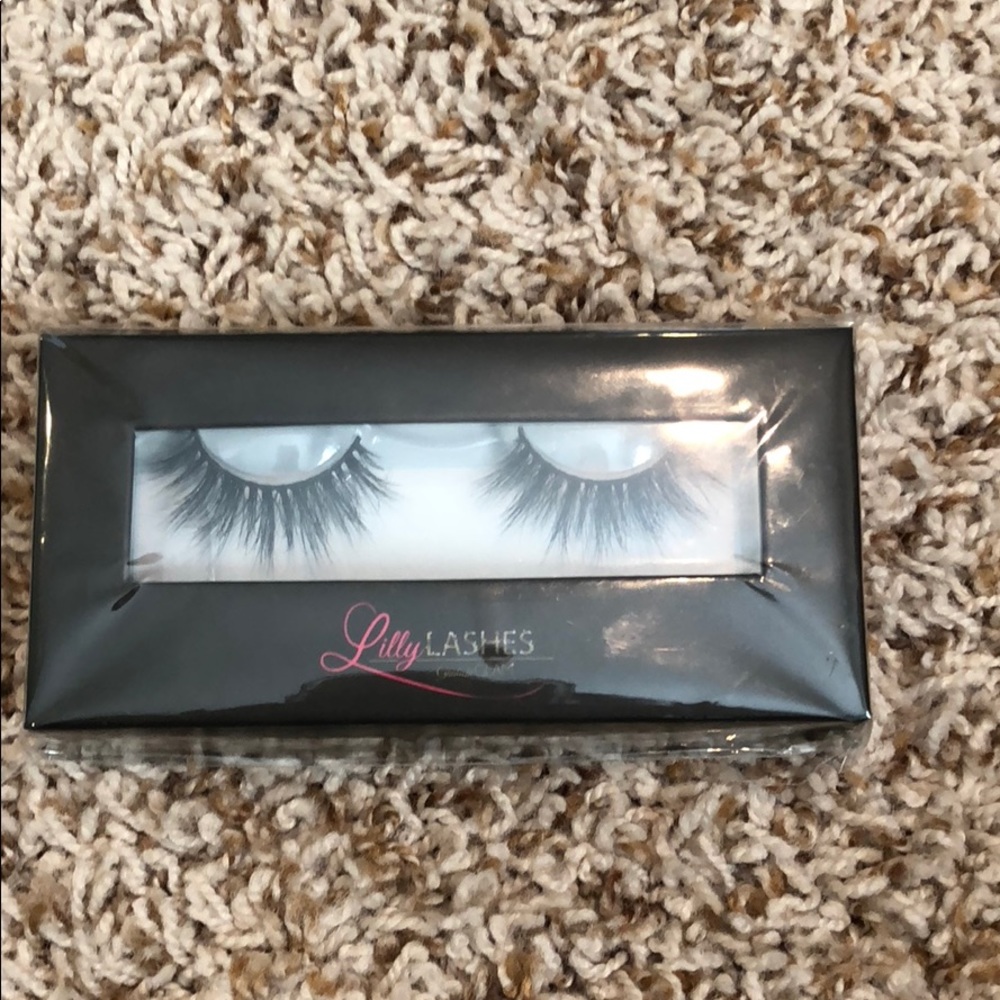 Lilly lashes Miami